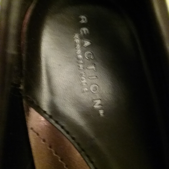 BRAND NEW  Kenneth Cole Flats - Picture 2 of 3